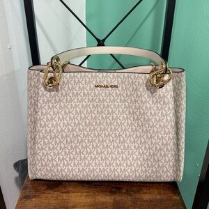 Michael Kors Trisha Large Shoulder Bag NWT